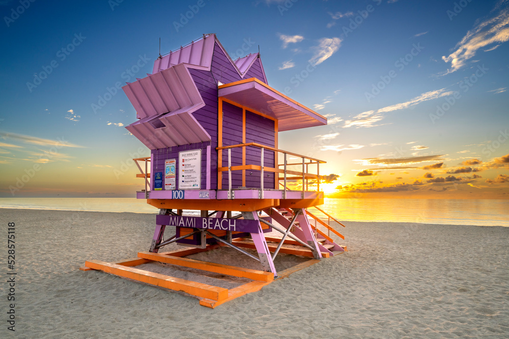 Fototapeta premium Lifeguard House,Sunrise.South Beach,.Miami Beach.Miami,Florida,USA