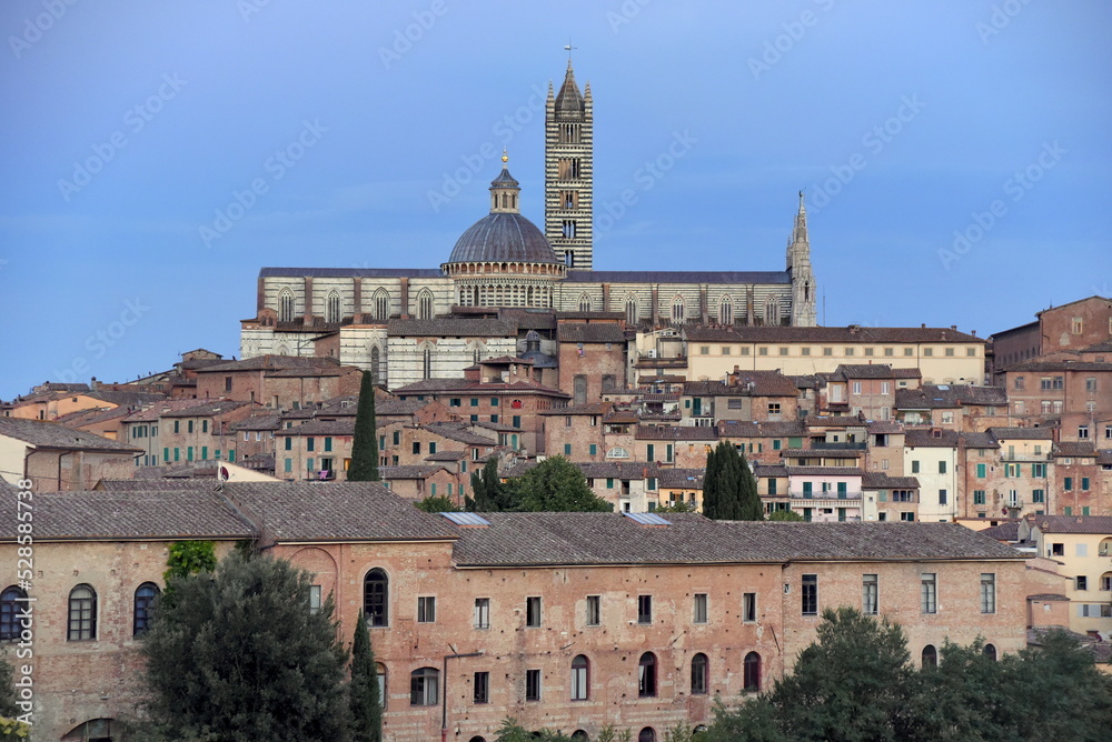 Panorama der mittelalterlichen Altstadt von Siena