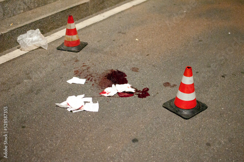 sangue per strada, violenza photo
