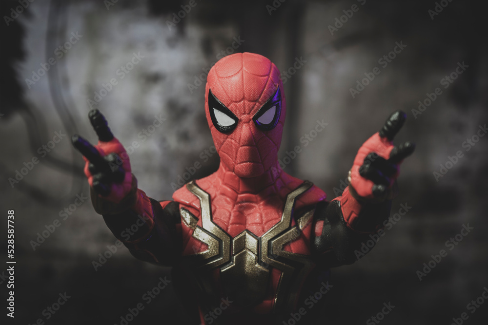 Obraz premium NEW YORK USA, SEPT 5 2022: Marvel comics superhero Spiderman in action - Hasbro action figure