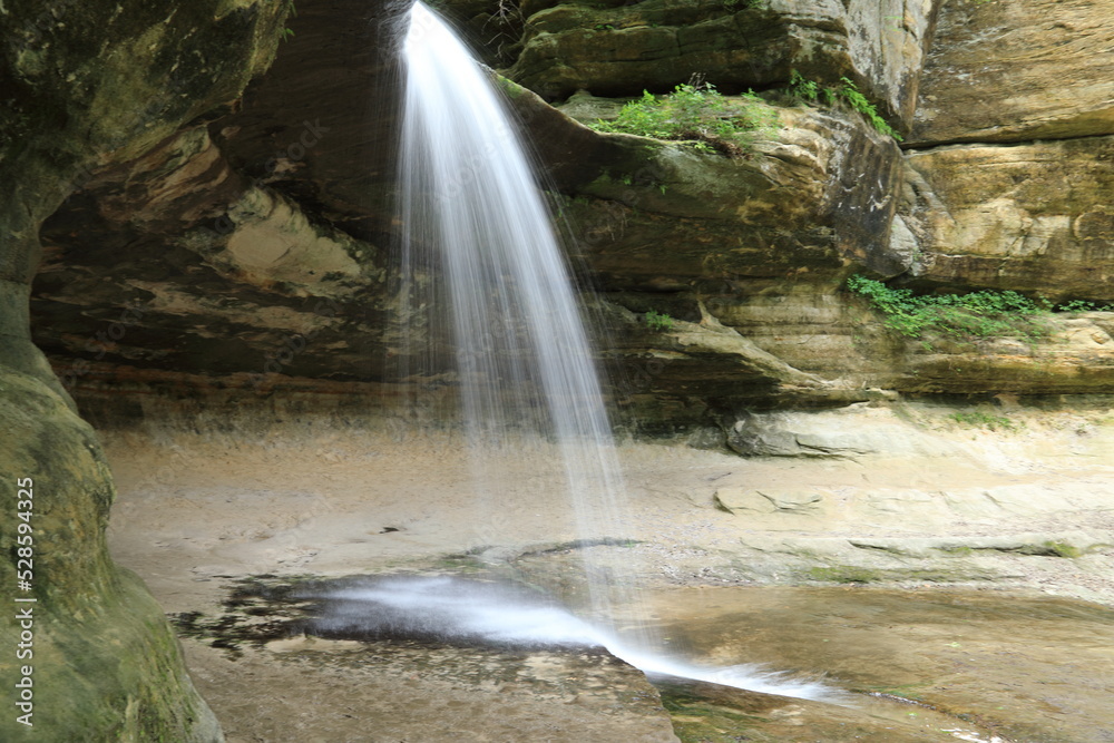 Naklejka premium Falls at Starved Rock State Park