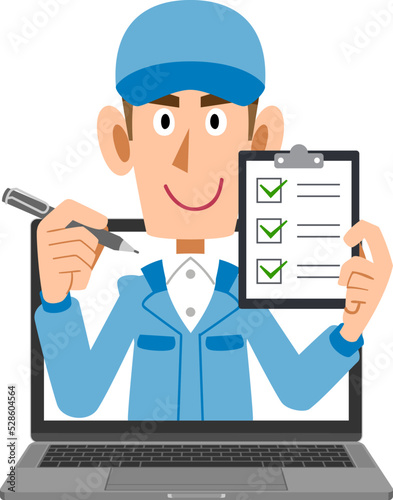 オンラインでチェックする青い作業着の男性
