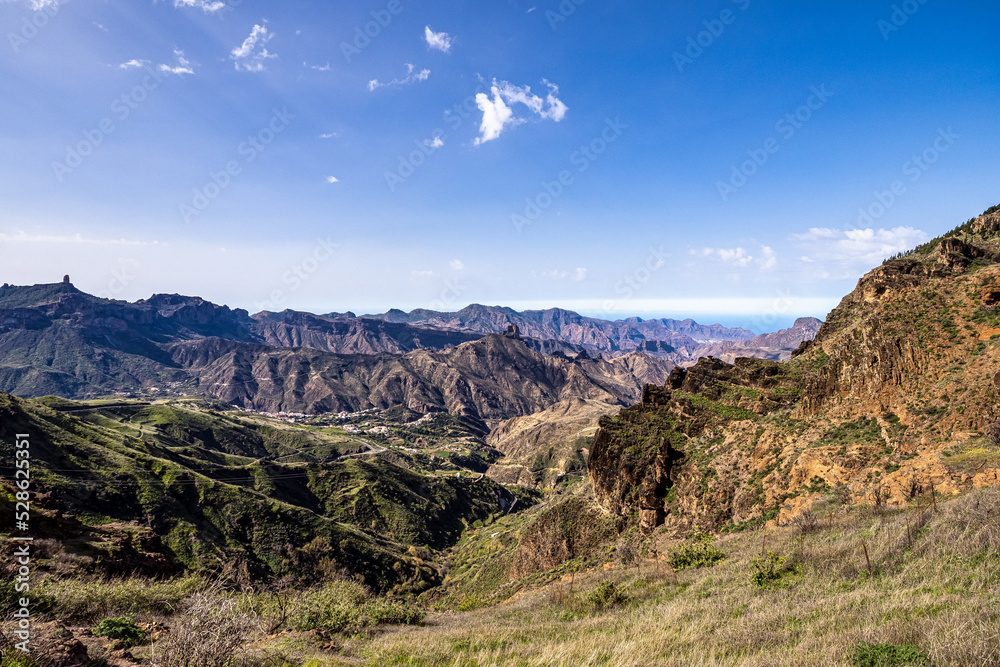 Fototapeta premium Gran Canaria hiking route Cruz de Tejeda to Artenara, view into Caldera de Tejeda, Canary Islands, Spain