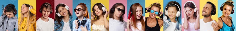 Obraz premium men and women in headphones listening to music