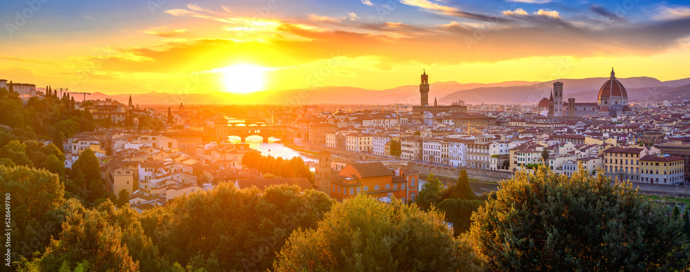 Panoramic view of Arno river, with Ponte Vecchio, Palazzo Vecchio and Cathedral of Santa Maria del Fiore during sunset, Florence, Italy