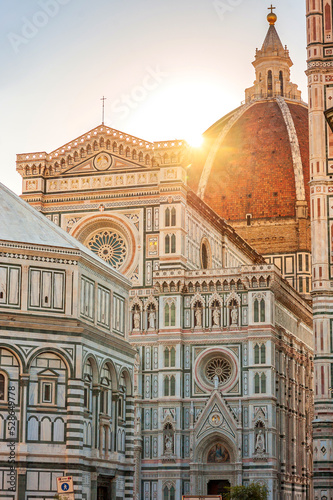 Obraz na płótnie Sunrise panorama of Santa Maria del Fiore cathedral in Florence, Italy. Architecture and landmark of Florence. travel background. w salonie