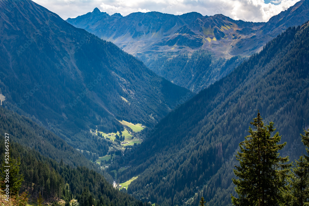 Obraz premium Landschaft / Berge, Tal