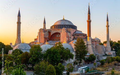 Fotografija Hagia Sophia domes and minarets in the old town of Istanbul, Turkey, on sunset
