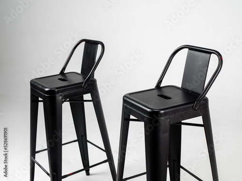 Obraz na płótnie Black bar chairs on white background w salonie