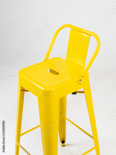 Obraz na płótnie Yellow bar chair on white background w salonie