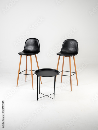 Obraz na płótnie Black bar skin chairs with wood chair leg and black table on white background w salonie