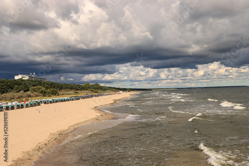 Ostseestrand in Zinnowitz  Blick von der Seebr  cke nach Nordwesten