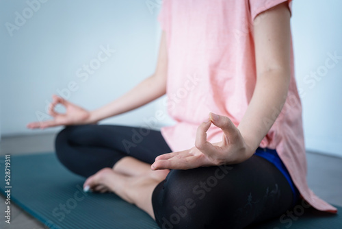 瞑想のポーズ 手元