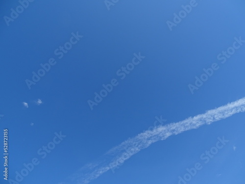 青空と飛行機雲 © 晋 宮本
