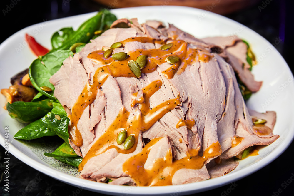 Salad with veal, spinach, vegetables and pumpkin seeds Salad with veal, spinach, vegetables and pumpkin seeds