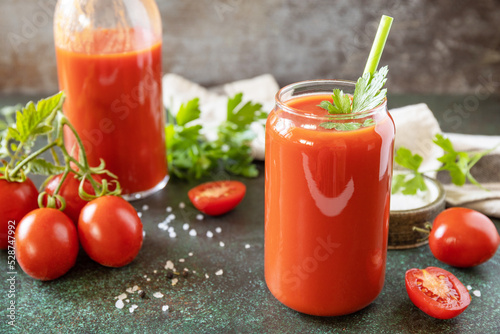 Schilderij op canvas Autumn vitamin drink juice tomato