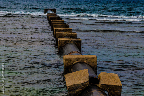 Fotografija sewerage pipe in the sea
