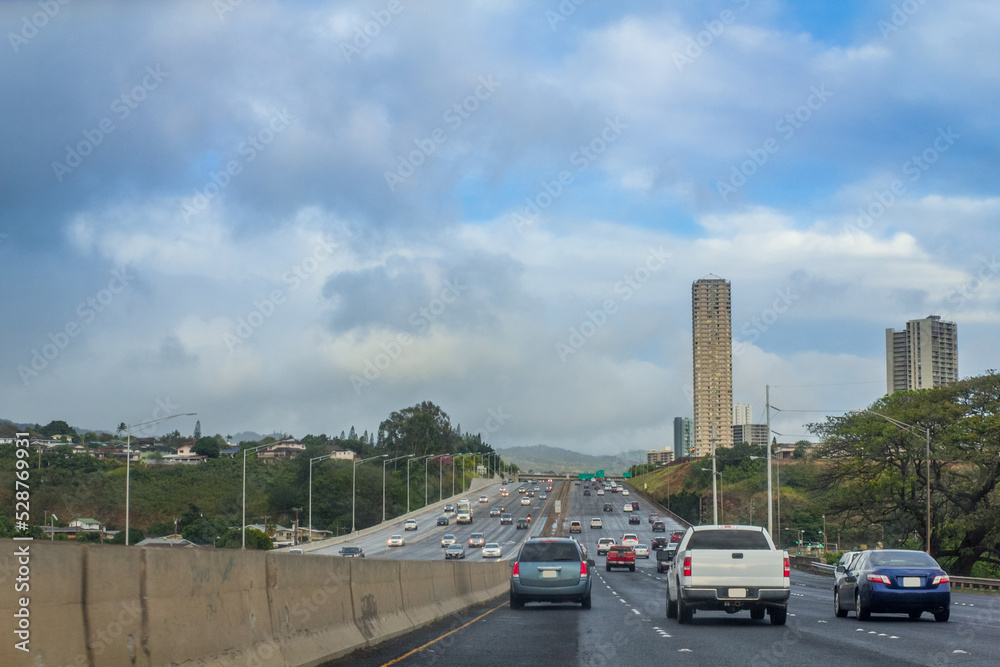 Fototapeta premium Highway road with big city background at Honolulu, Hawaii