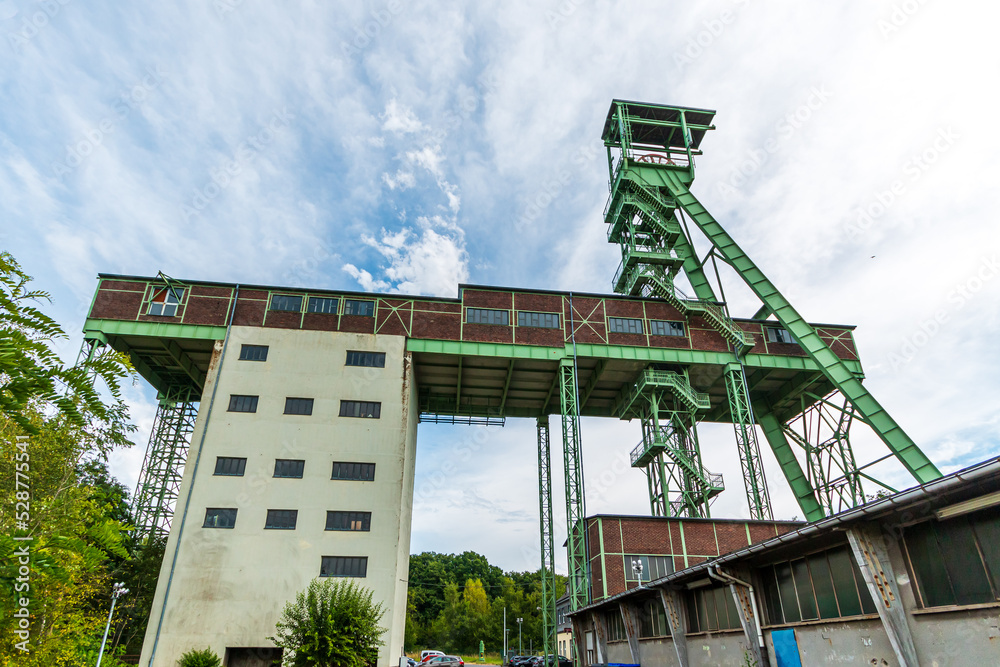 Obraz premium Förderturm der Grube Georg bei Willroth, ehemaliges Eisenerzbergwerk