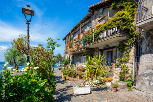 Obraz na płótnie Anguillara Sabazia on Lake Bracciano, Lazio, central Italy. w salonie