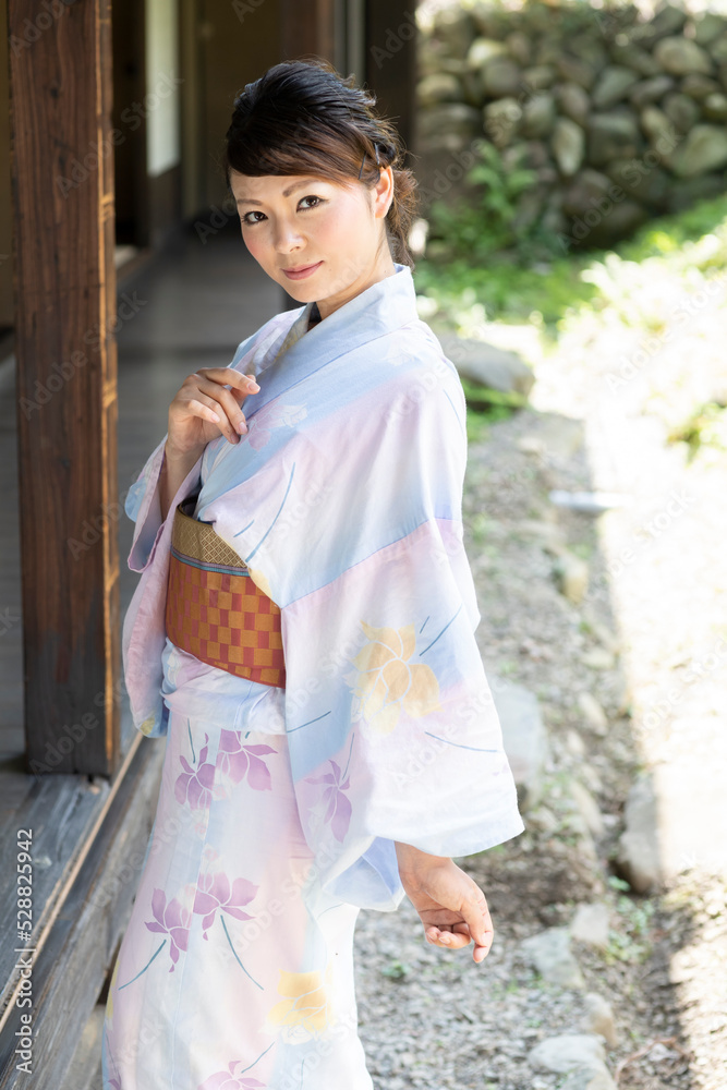和風旅館の若女将 和風旅館の若女将