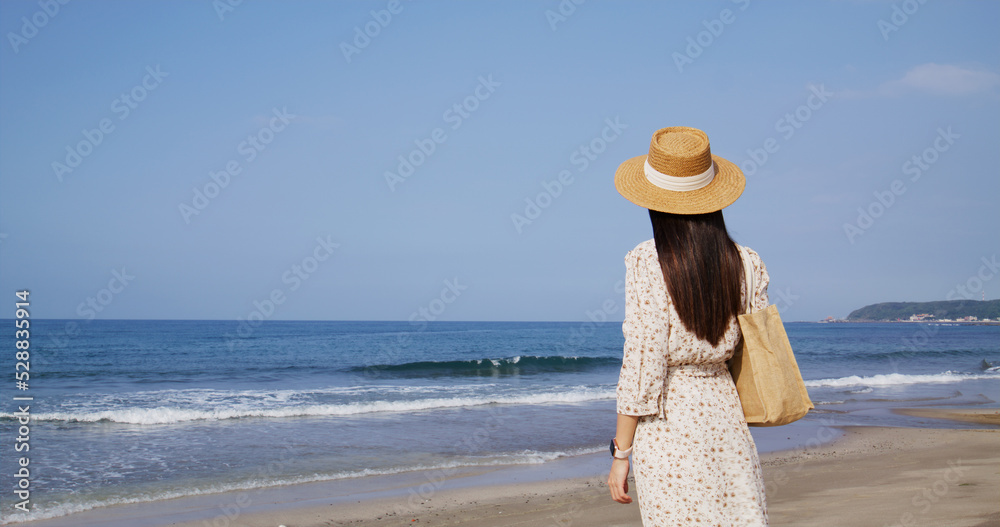 Travel woman look at the sea