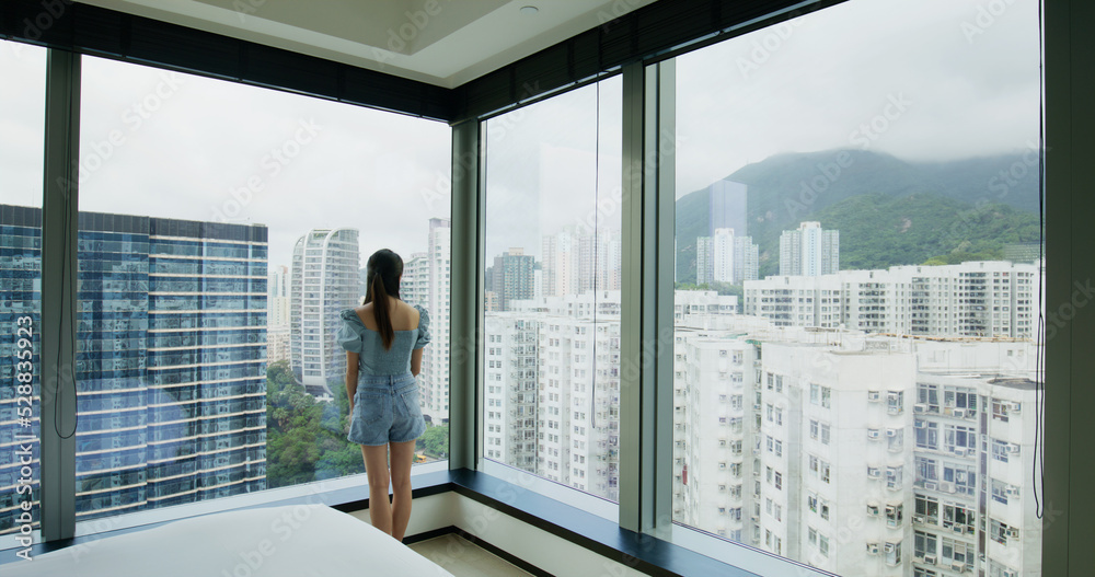 Fototapeta premium Woman look at the city view