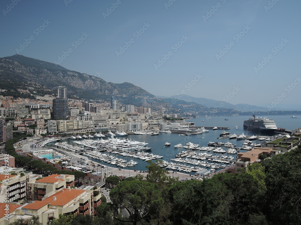 Monaco is synonym with extravagance, wealth and opulence. Tourism is mostly oriented towards a rich clientèle that the city pampers with its luxury hotels.