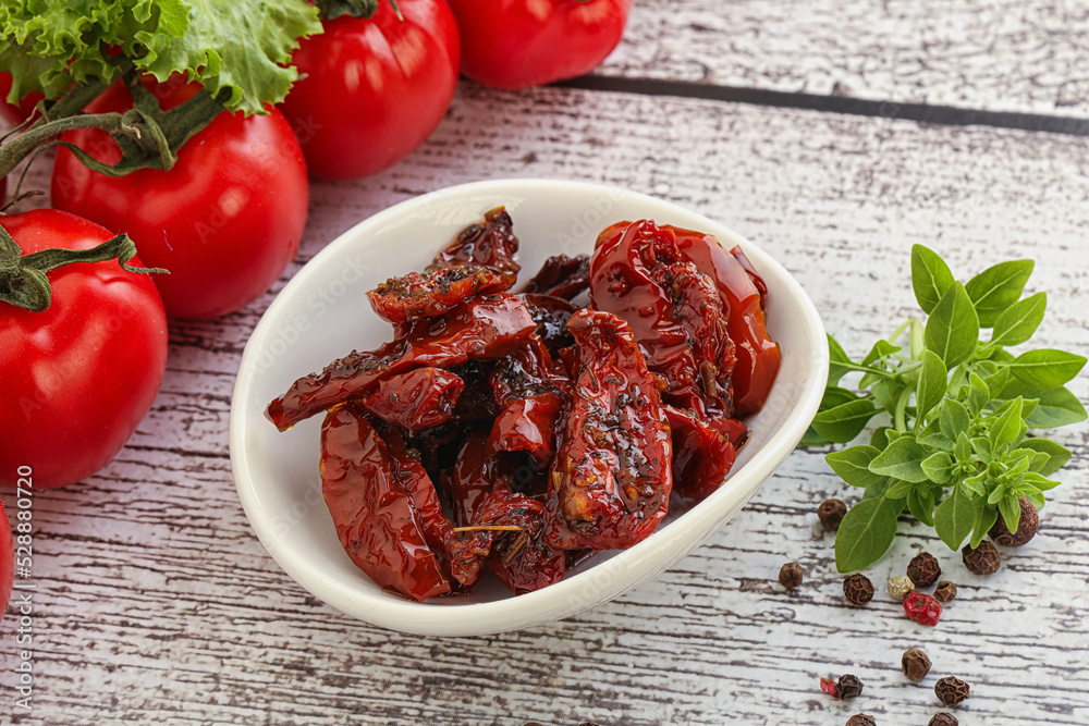 Sun dried tomato with olive oil Sun dried tomato with olive oil