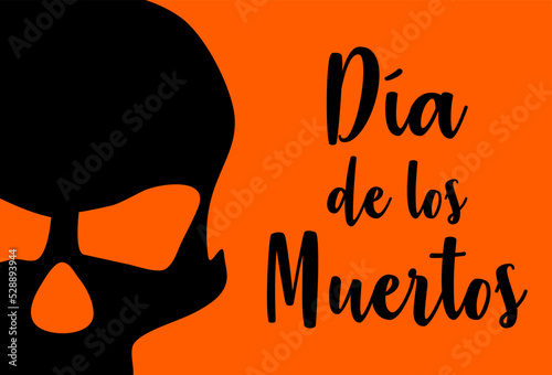 Fiesta mejicana. Logo con texto manuscrito Día de los muertos con silueta de calavera en fondo anaranjado