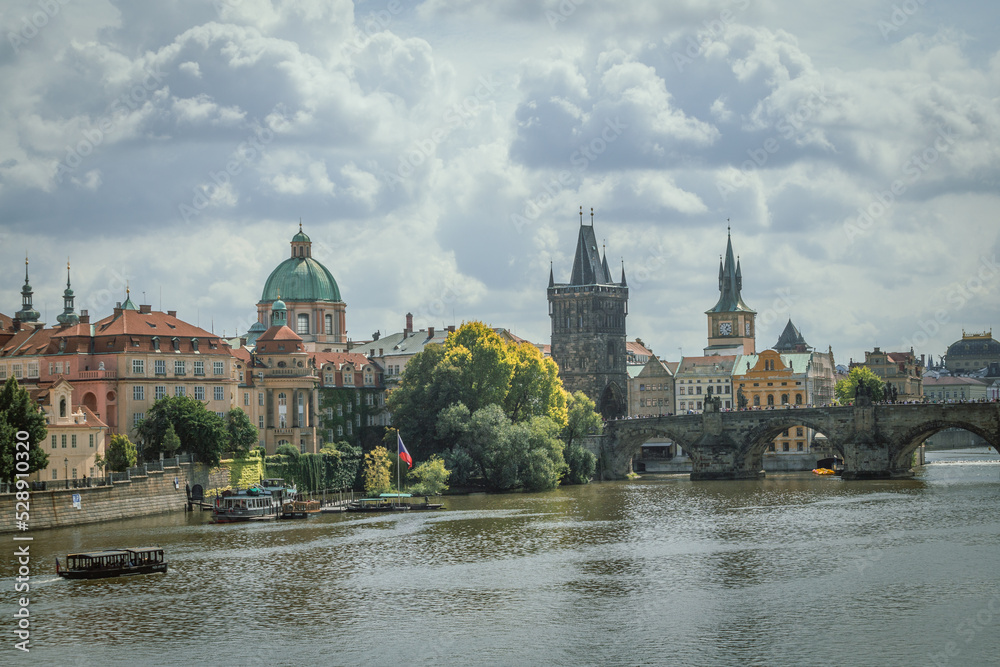 Praga - widok na Most Karola. 