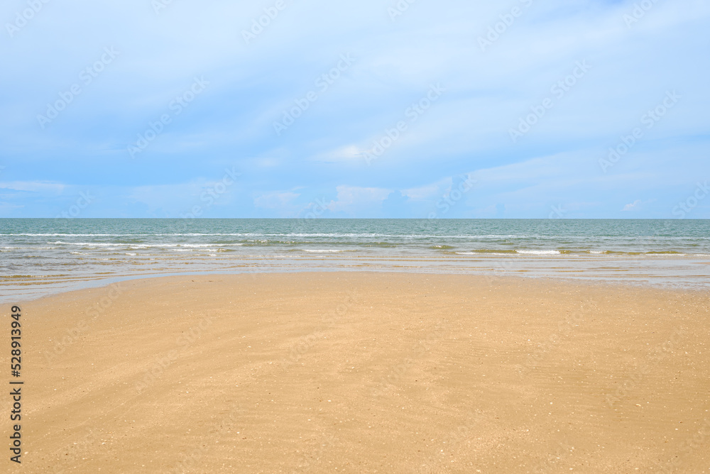 Fototapeta premium Beautiful beach on a clear day in Phetchaburi Province, Thailand