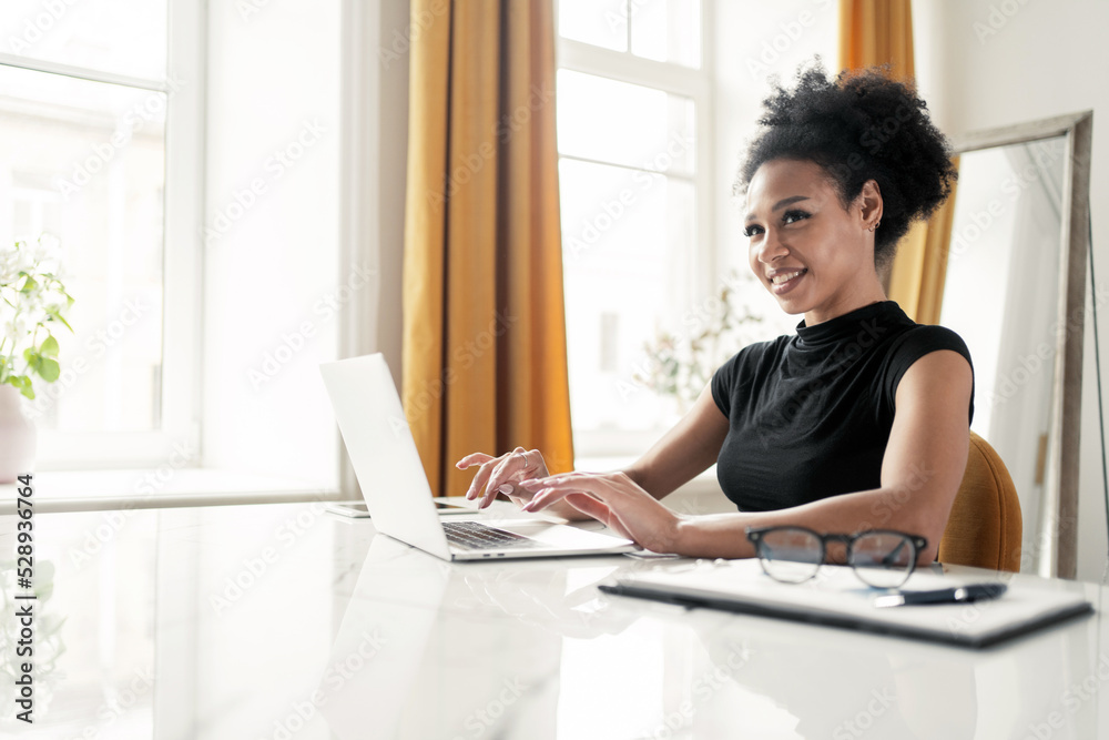 Works in the office, uses a laptop, prints a letter to the post office. Female freelancer online training courses. Works in the office, uses a laptop, prints a letter to the post office. Female freelancer online training courses.
