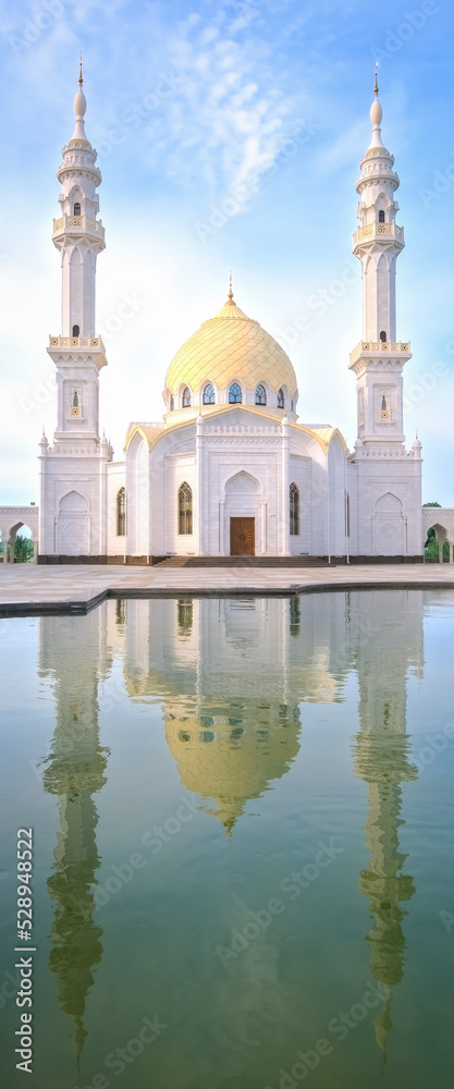 Obraz premium White Mosque, Bolgar, Tatarstan. A beautiful white mosque with domes and minarets against a bright blue sky.