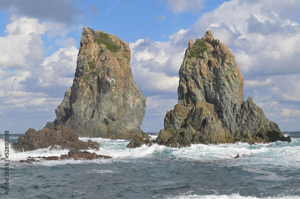 青海島・海上アルプス「静ヶ浦から望むカモメ岩」