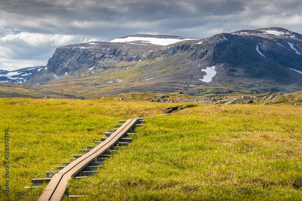 hiking the kungsleden in swedisch lapland, beautiful mountain scenery