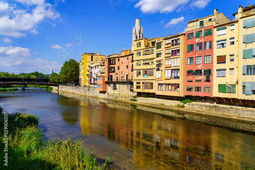 Rio Onyar as it passes through Girona with its colorful houses on both banks of the river, Catalonia, Spain.