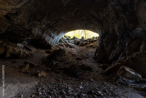 Im Innern der Feldhofhöhle im Hönnetal in der Haupthalle