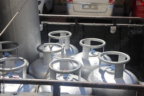 Foto delivery of gas cylinders, gas crisis, rising gas prices.