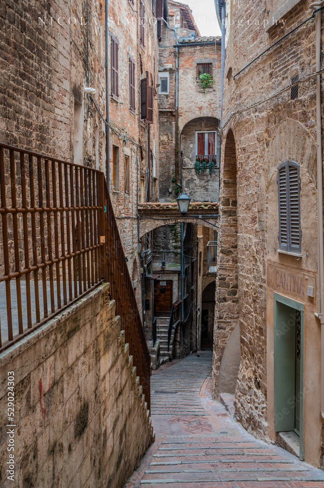 Perugia. Art of the palaces and churches of the medieval historic center.