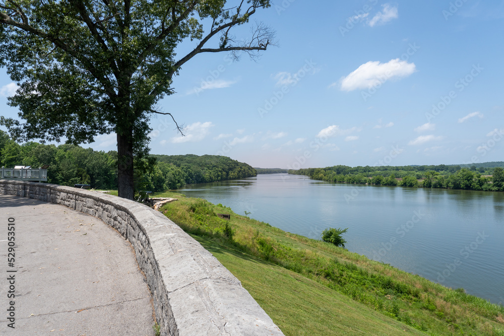 Dover, Tennessee: Fort Donelson National Battlefield American Civl War Site. Confederates built upper and lower river batteries to defend the Cumberland River. Heavy seacoast artillery.