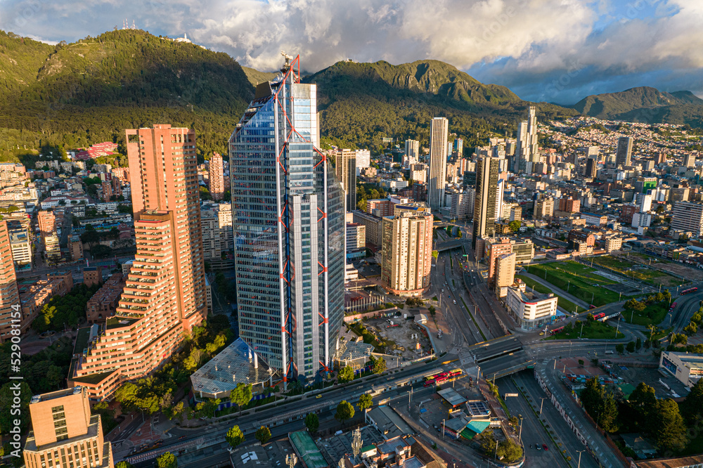 Paisaje urbano de la ciudad de Bogotá, Colombia, ubicada en sur américa.