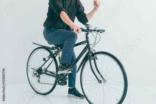 自転車にまたがる男性 bicycle