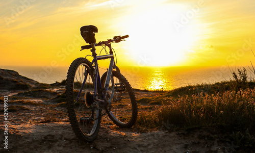 Fototapeta Naklejka Na Ścianę i Meble -  silhouette of  a bicycle in sunrise