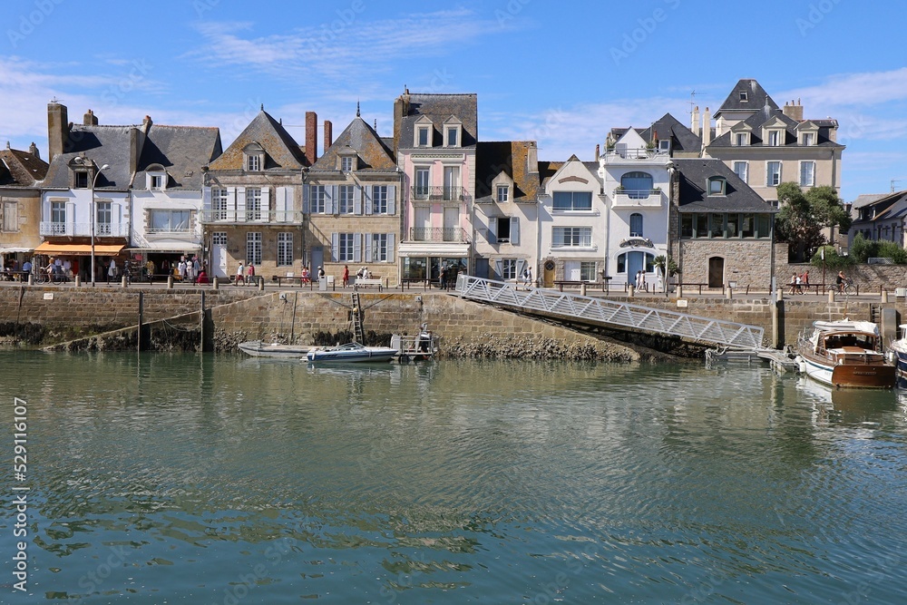 Vue d'ensemble du Croisic depuis le port, village de Le Croisic, département de la Loire Atlantique, France Vue d'ensemble du Croisic depuis le port, village de Le Croisic, département de la Loire Atlantique, France