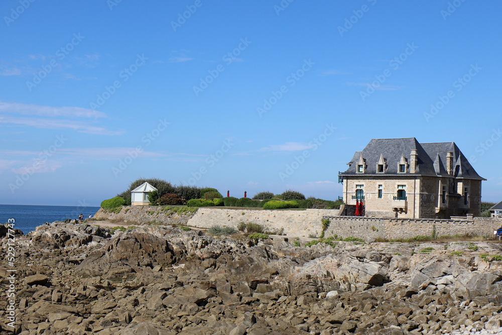 Maison typique, vue de l'extérieur, village du Croisic, département de la Loire Atlantique, France Maison typique, vue de l'extérieur, village du Croisic, département de la Loire Atlantique, France
