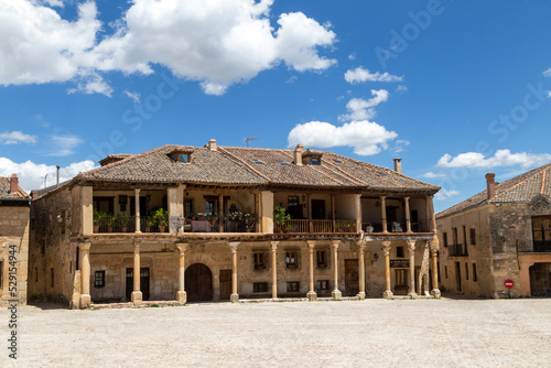 Casa porticada del siglo XVI, en la plaza principal de Pedraza. Segovia, España. photo
