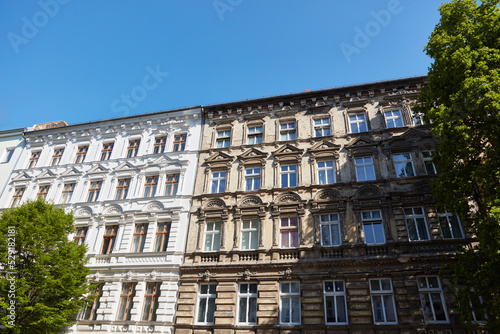 Comparison of old building facade before and after renovation © Robert Kneschke
