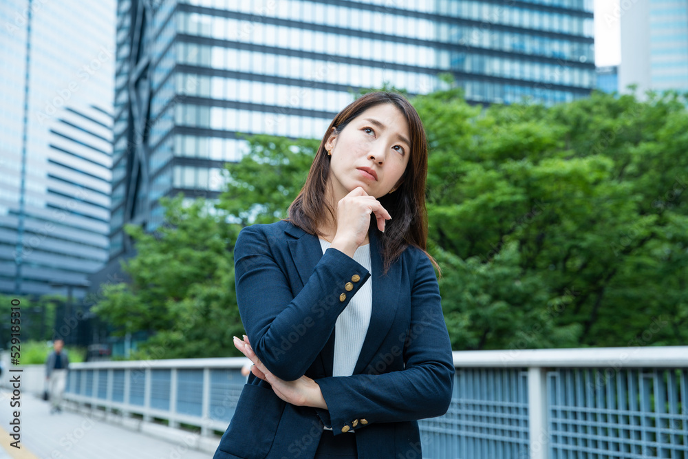 悩めるビジネスウーマン