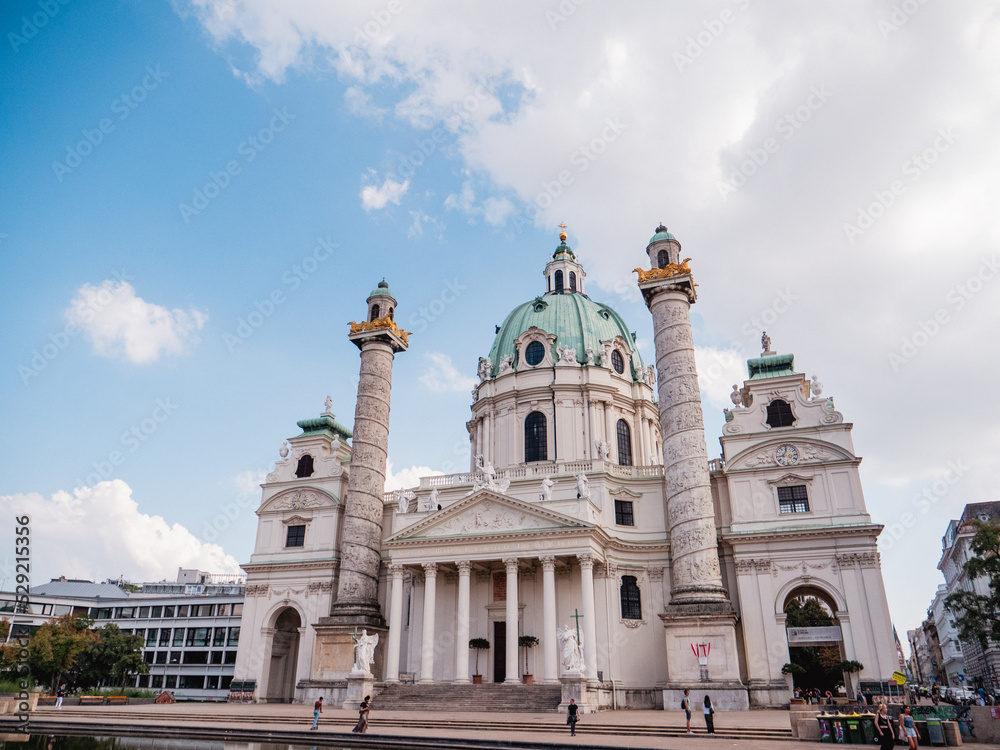Fototapeta premium Karlkirche in Vienna